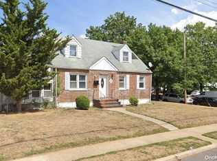 88 Sobro Ave, Valley Stream, NY 11580