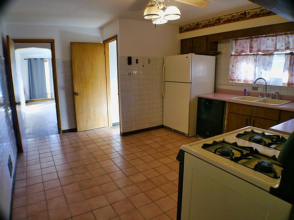 4th image of 10304 Laramie Ave