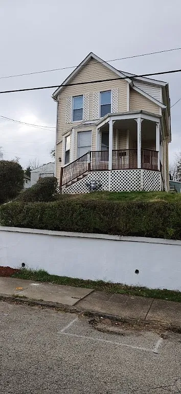 810 Oak St photo 1
