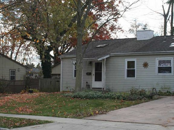 2nd image of 321 Illinois Ave