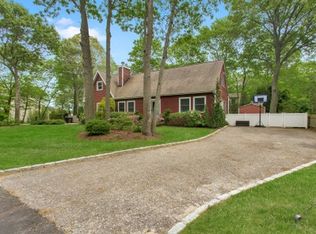 5 Baycrest Ave, East Quogue, NY 11942