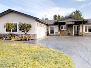 385 W Cambridge Ave, Coalinga, CA 93210