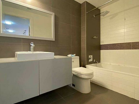 3rd image of 180 Scholes St APT 3G