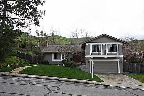 1st image of 66 Woodford Dr