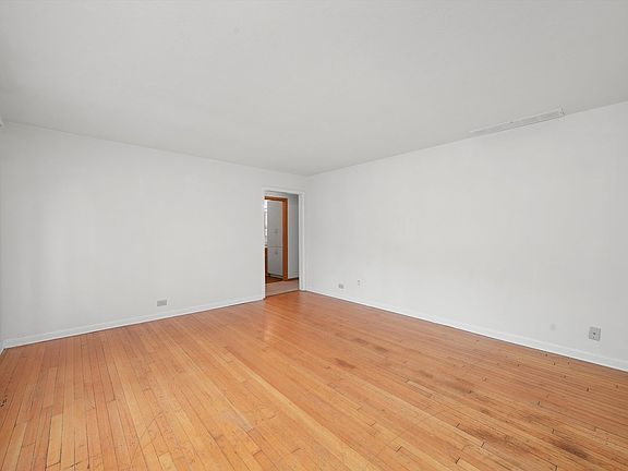 5th image of 1028 Mary Ave