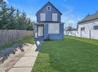 95 Park Ave, Roosevelt, NY 11575