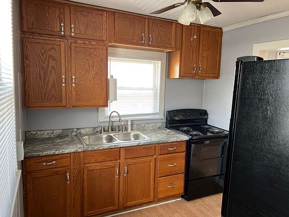 5th image of 1417 Western Ave