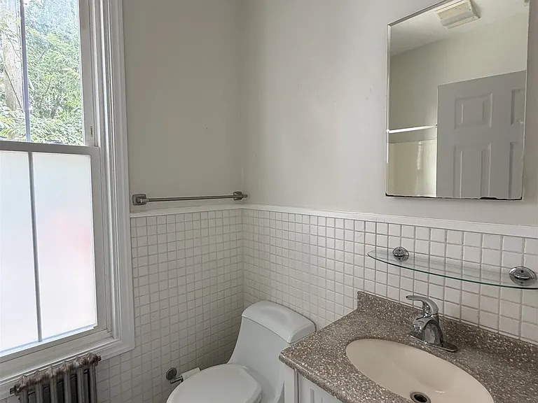 43 Laurel St #1 — Photo 9