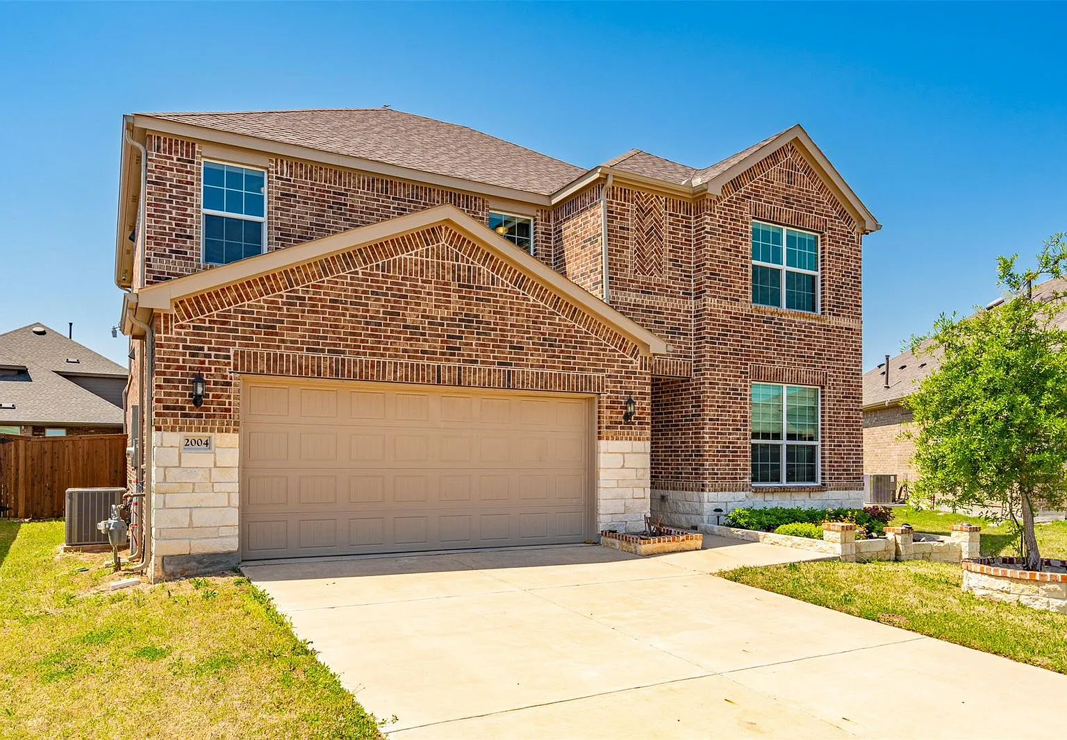 5 bed, 2491 sqft, $3,000 — Photo 2