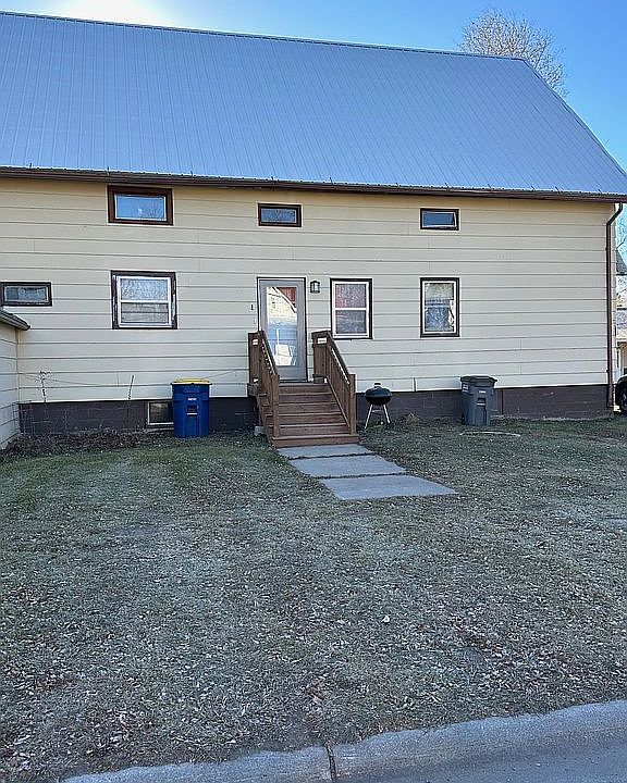 1st image of 115 3rd Ave N