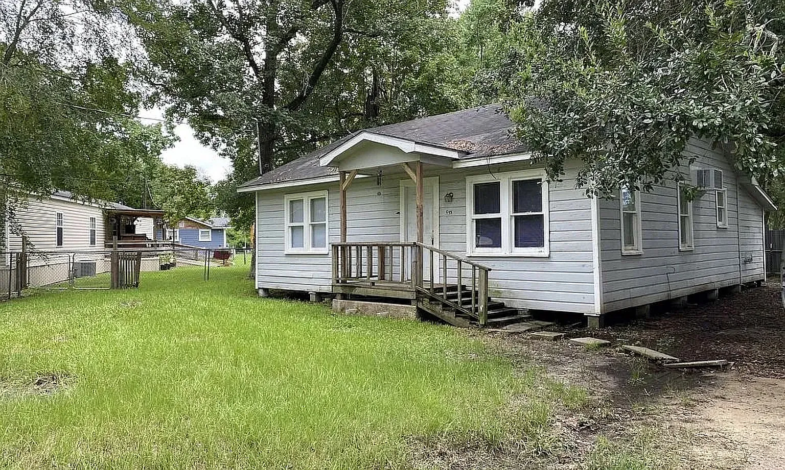 Vidor 645 W Davis Loop — Photo 1
