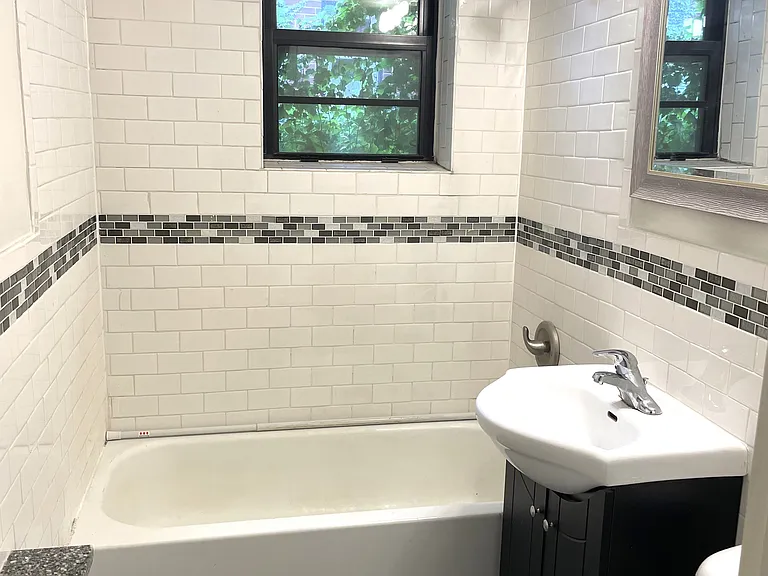 Virginia Apartments — Photo 23