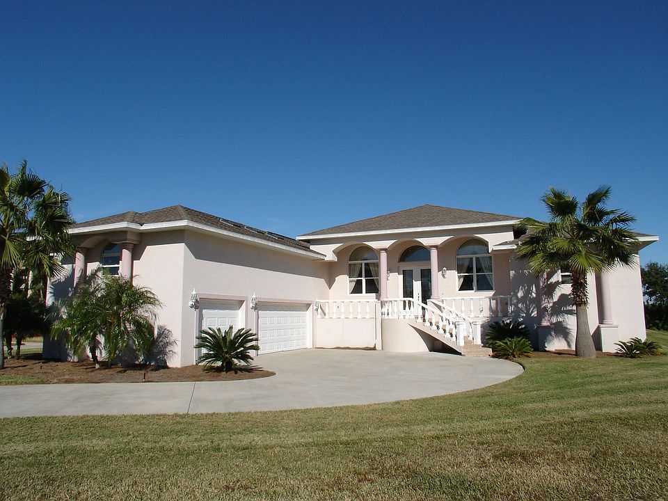 Gated Upscale Community