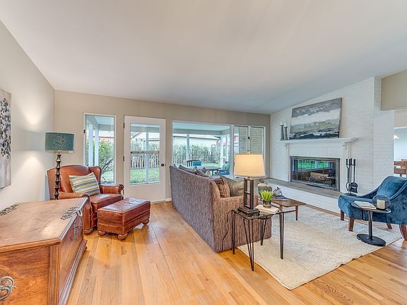 4th image of 861 Cherry Blossom Ln