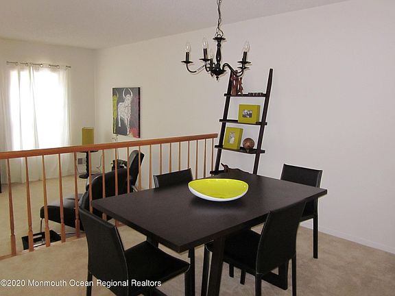 4th image of 593 Woodbine Ln #1000