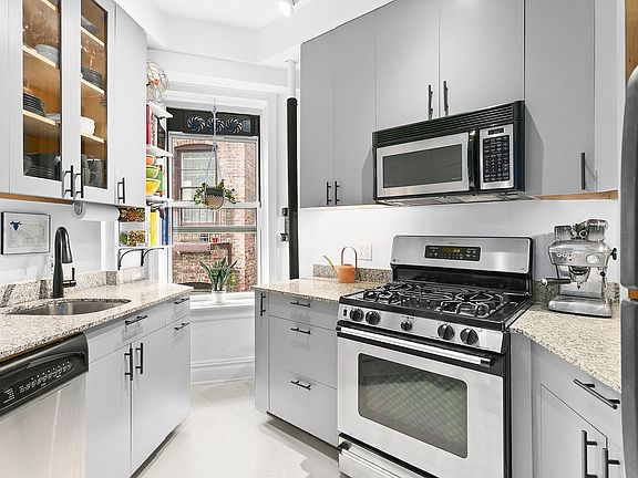 3rd image of 210 E 17th St APT 5B