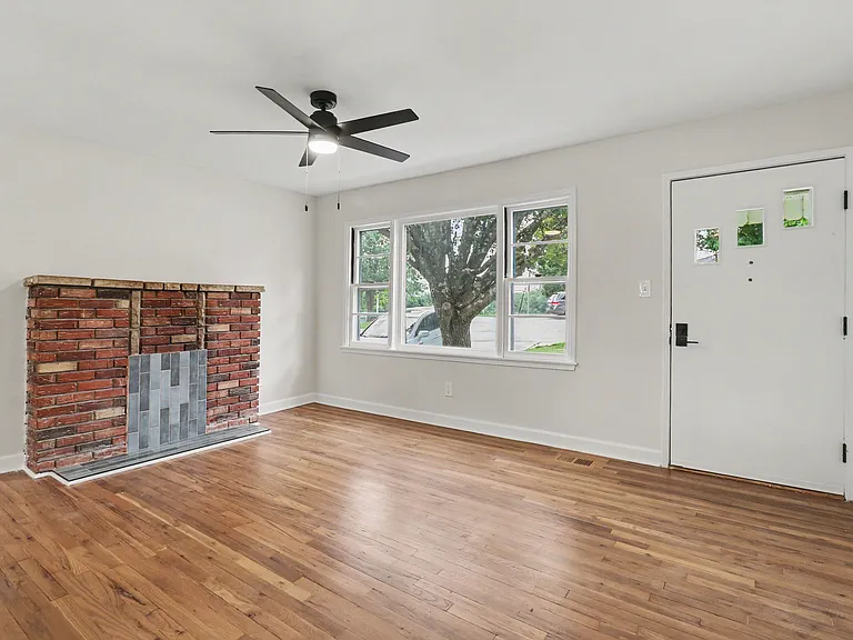 691 Garner Dr — Photo 3