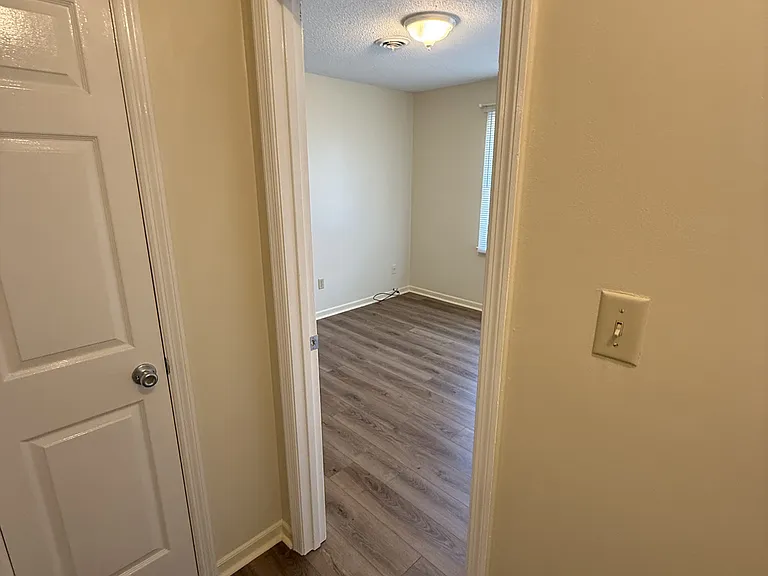 140 Sherman Dr — Photo 11