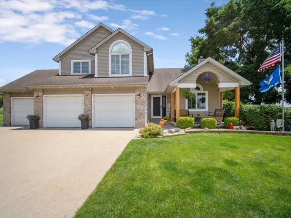 301 Trotter Dr, Heyworth, IL 61745