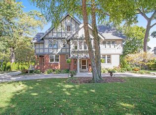 916 Riverside Dr, South Bend, IN 46616