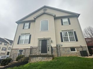 2725 Hunt Club Dr, York, PA 17402