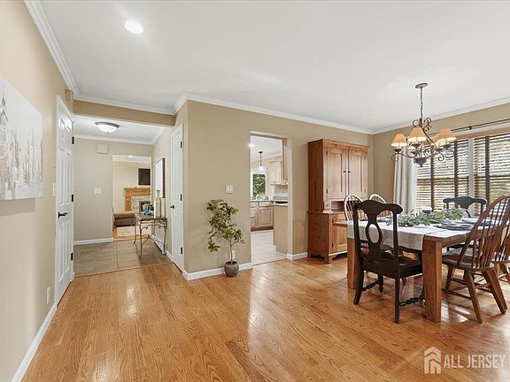 5th image of 462 Blue Ridge Ave