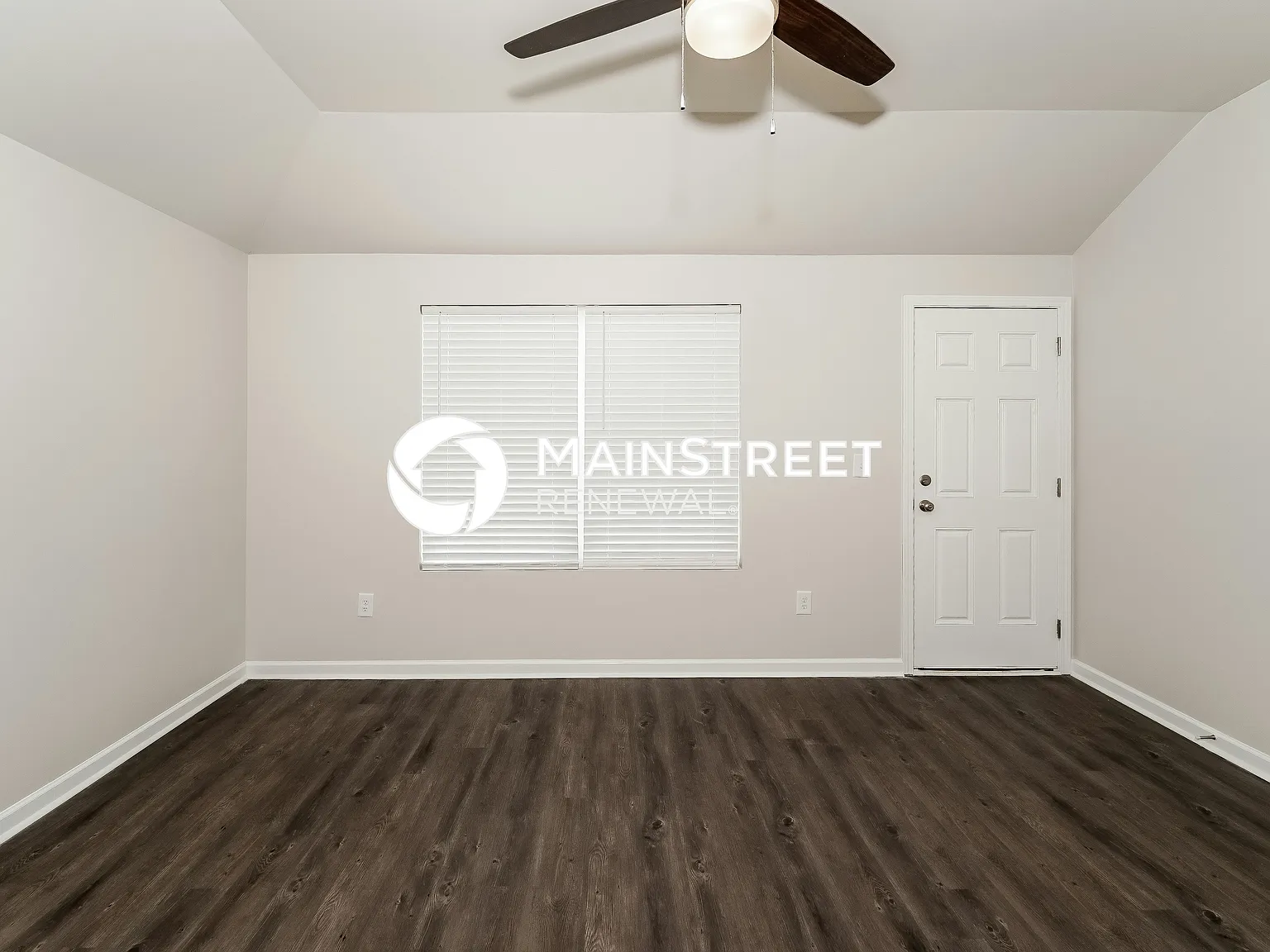 145 Jonathan Dr — Photo 3