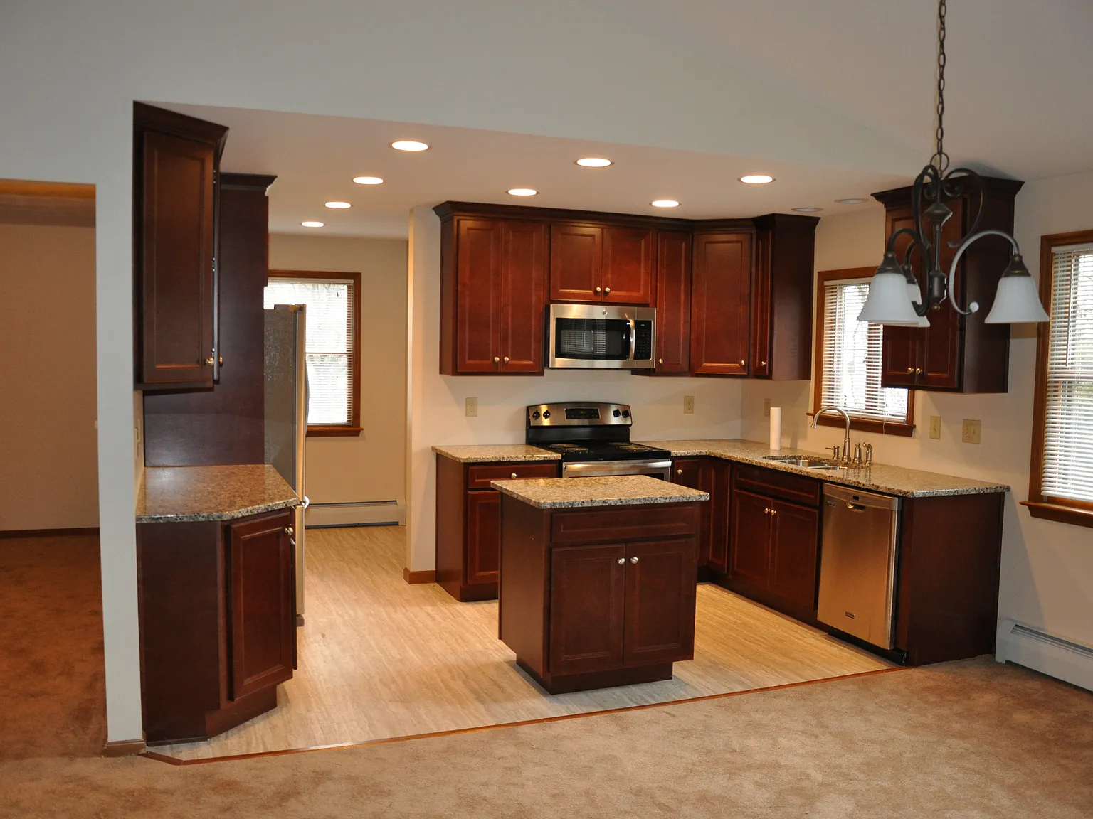 1543 Sanderson Ave — Photo 3