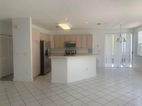 2nd image of 2087 Chagall Cir