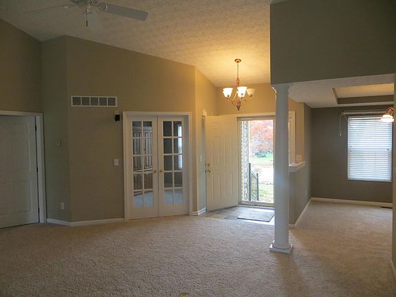 3rd image of 9415 Santa Clara Cir
