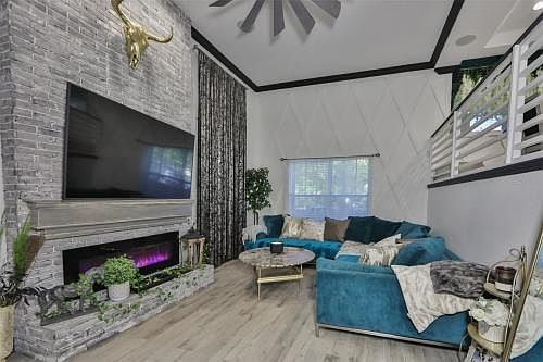 5th image of 2403 W Palm Dr Unit 3