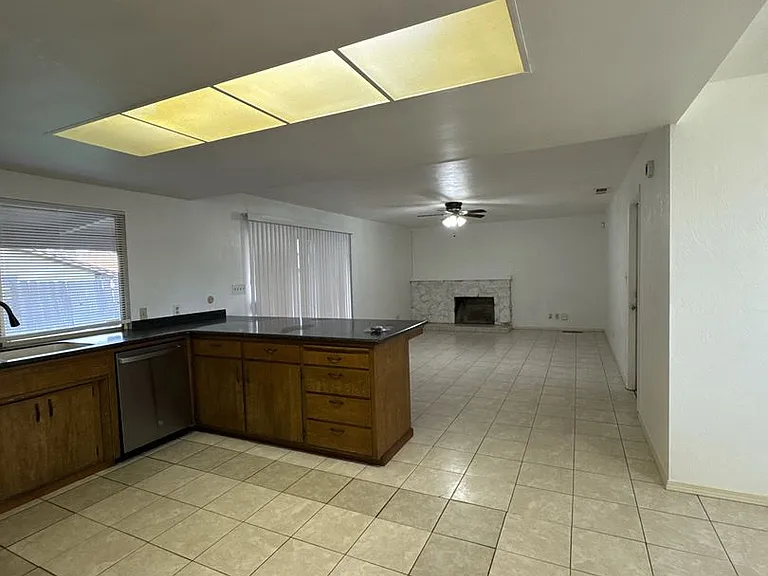 3504 W Cutler Ave — Photo 10