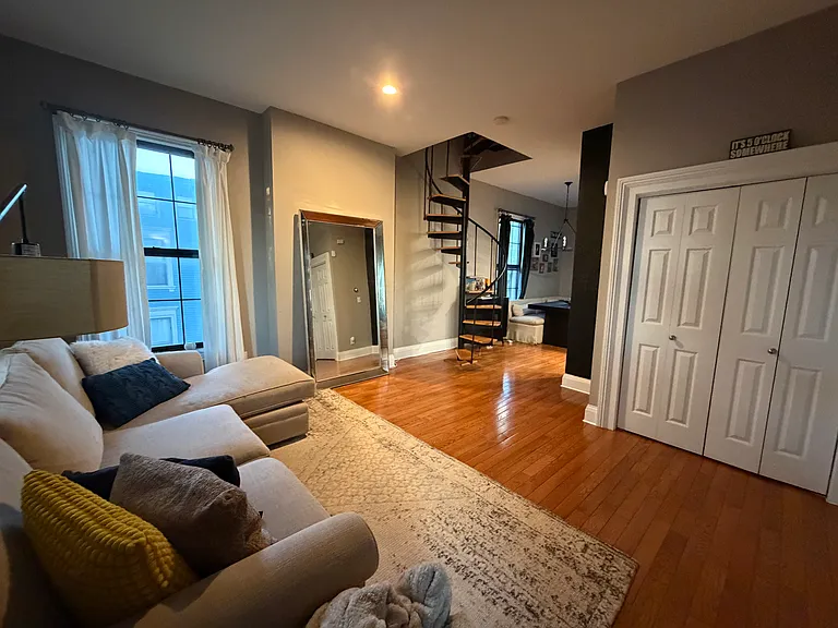 23 Charter Oak Pl #4 — Photo 4