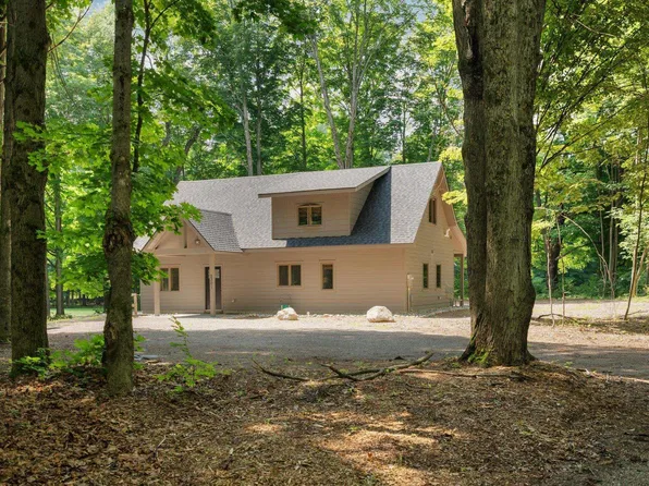 2301 Schuss Mountain Dr, Bellaire, MI 49615