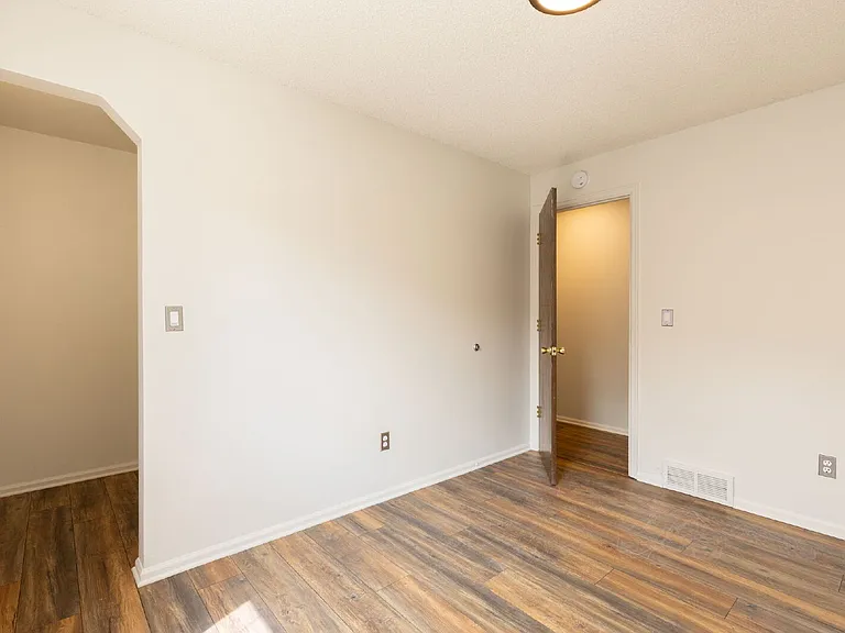 1610 Ervine Ave — Photo 18