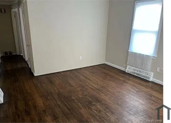 3 bed, $1,595 — Photo 2