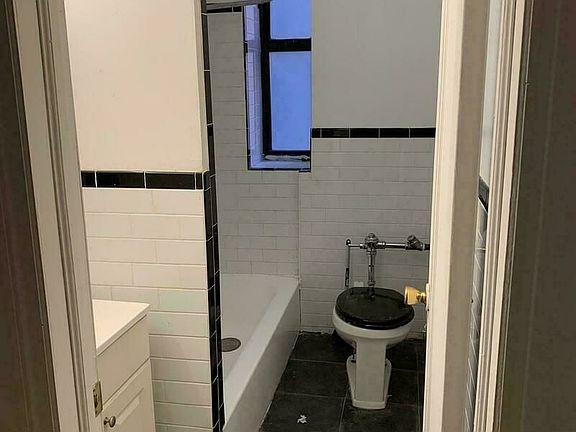 5th image of 550 Ocean Ave #1AA