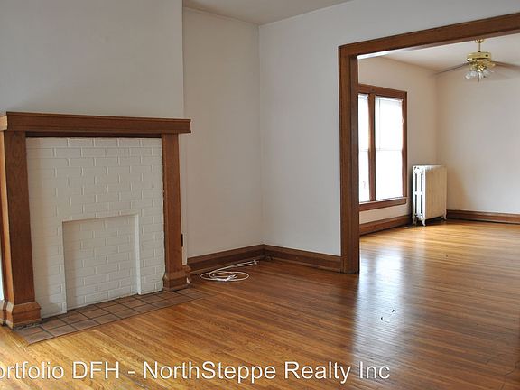 4th image of 295 E 18th Ave