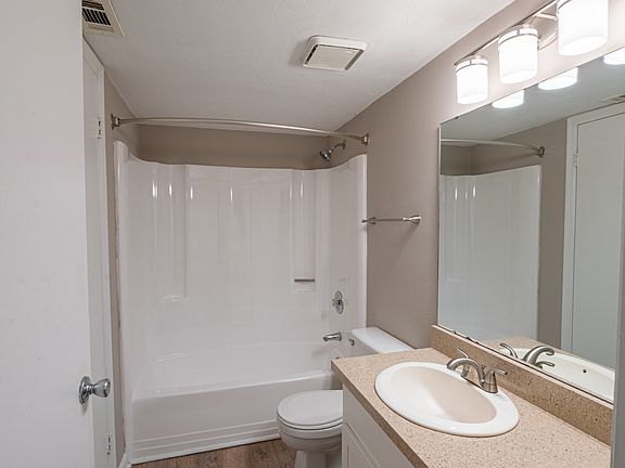 5th image of 3218 Tanager Ct Unit B