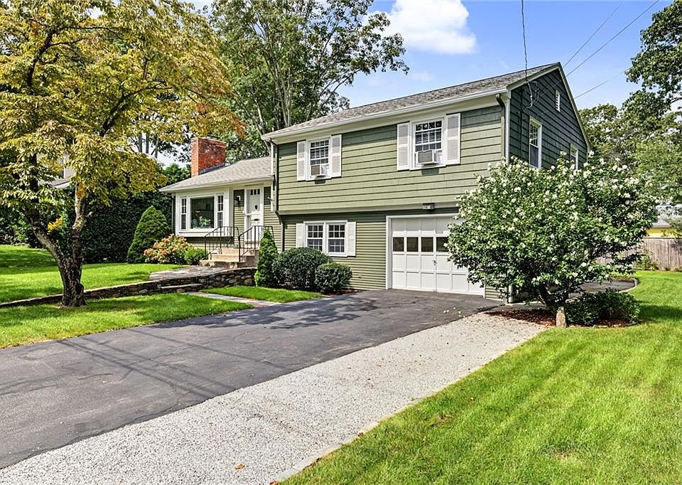 1st image of 10 Cherry Ln