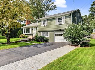 10 Cherry Ln, Barrington, RI 02806