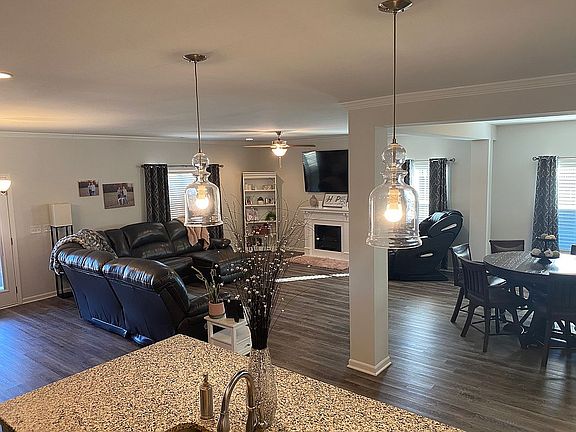 5th image of 120 Edmund Cir