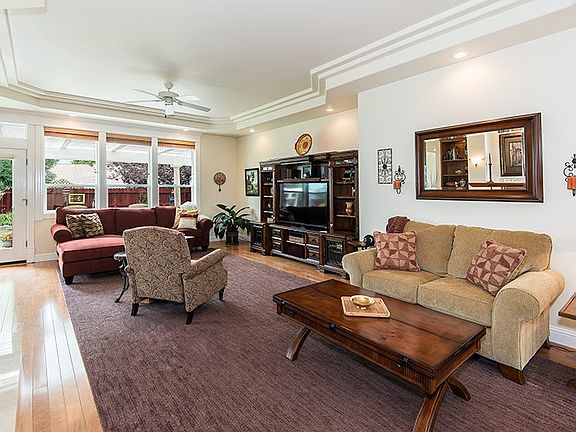 4th image of 1177 Woodfords Ln