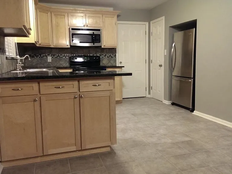 422 Marietta St — Photo 3