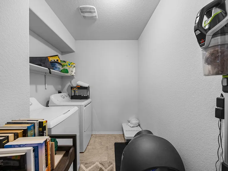 8402 Pleasant Trail Dr — Photo 15