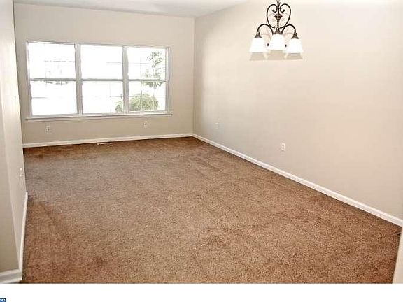 3rd image of 1906 Shasta Cir