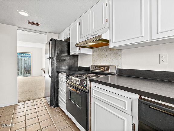 4th image of 625 N Halifax Ave APT 13