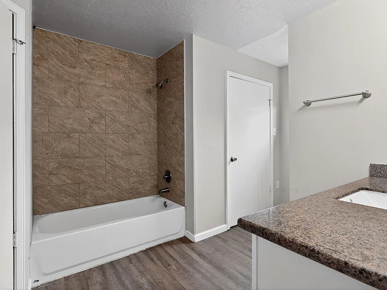 315 Acacia St — Photo 16