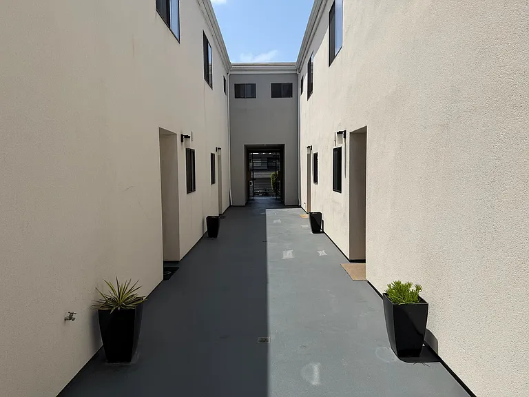 1830 Colby Ave #7 — Photo 25