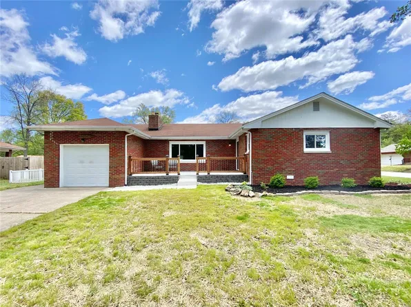 5501 Ladue Dr, Godfrey, IL 62035